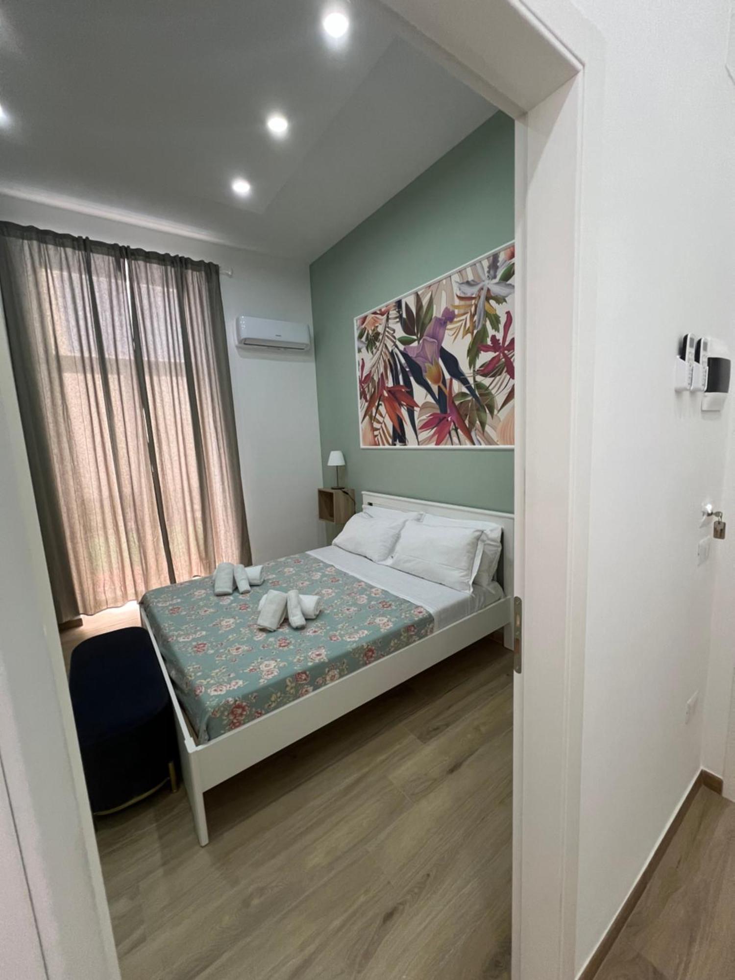 Vpm Rooms Central Train Station Naples Exterior photo