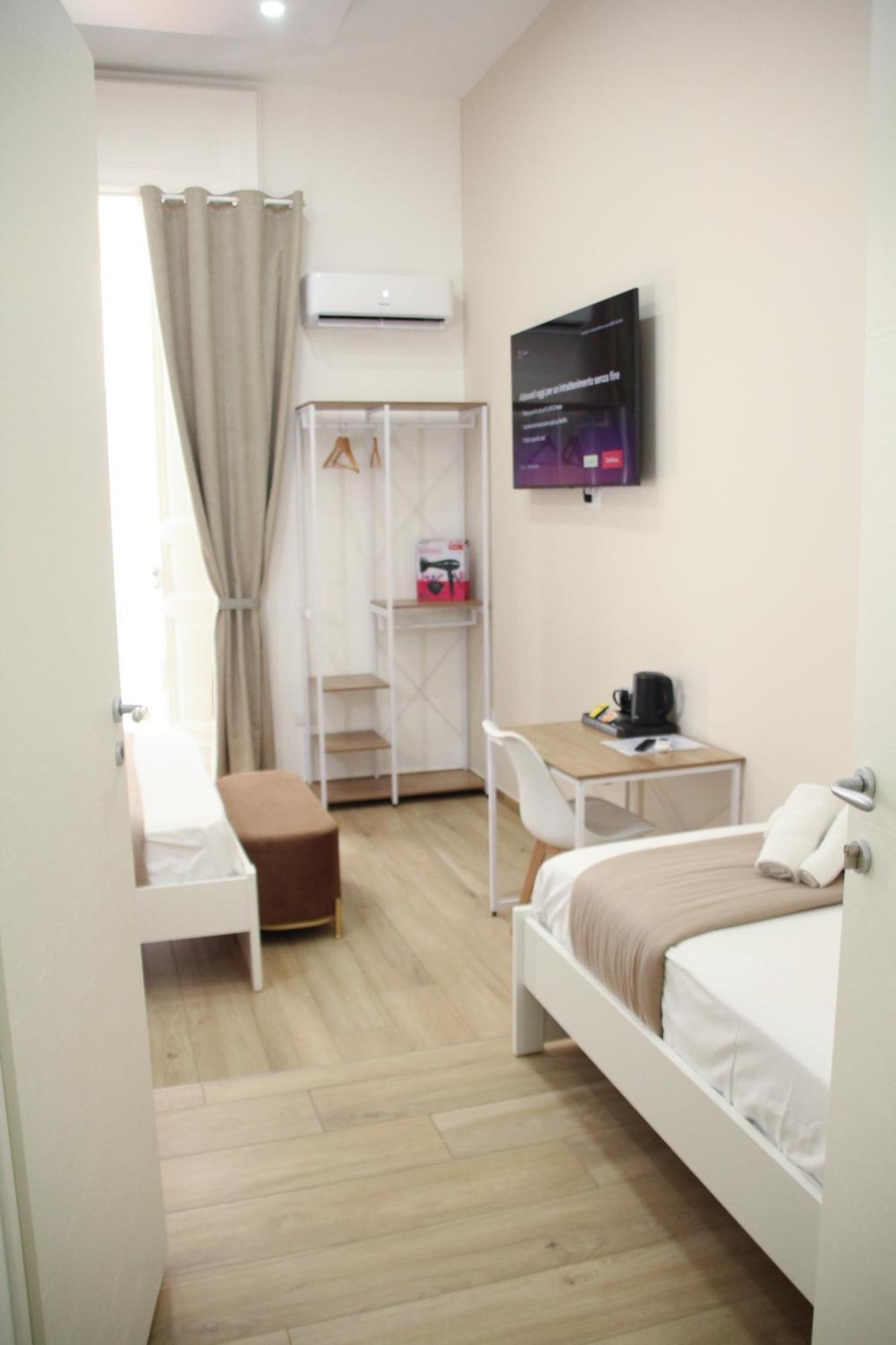Vpm Rooms Central Train Station Naples Exterior photo